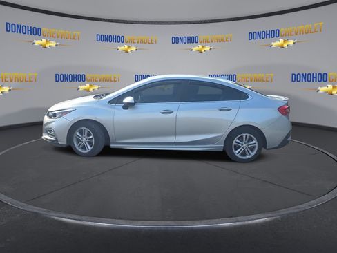 Used 2018 Chevrolet Cruze LT w/ Convenience Package FWD image 8