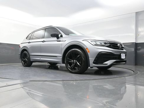 Used 2024 Volkswagen Tiguan SE R-Line FWD image 23