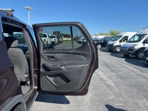 Used 2022 Chevrolet Traverse LT image 10
