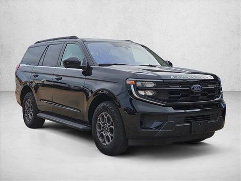 Used 2025 Ford Expedition Active RWD image 3