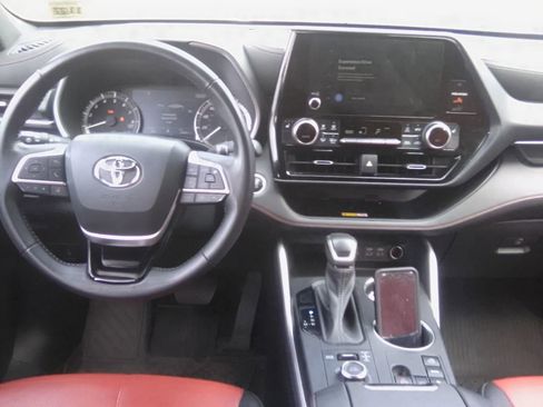 Used 2023 Toyota Highlander XSE image 15
