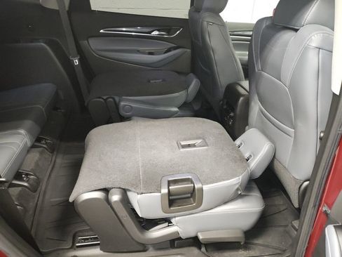 Used 2018 Buick Enclave Essence image 13