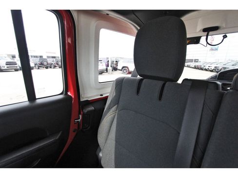 Used 2024 Jeep Wrangler Unlimited w/ Convenience Group image 14