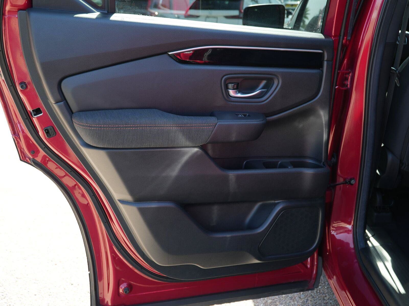 Used 2025 Honda Pilot Sport image 17