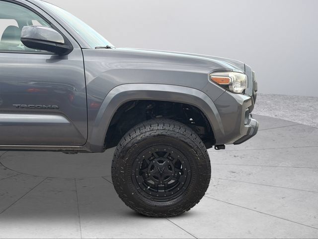 Used 2018 Toyota Tacoma SR5 AWD/4WD image 31