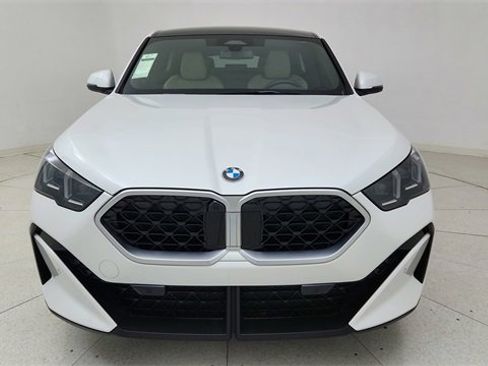 Used 2025 BMW X2 xDrive28i image 2