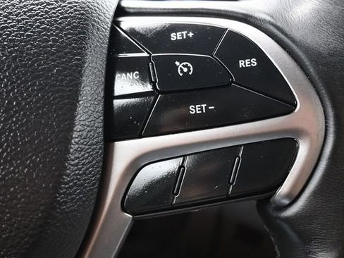 Used 2019 Jeep Grand Cherokee Altitude RWD image 17