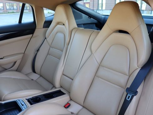 Used 2018 Porsche Panamera 4 w/ Premium Package Plus AWD/4WD image 16