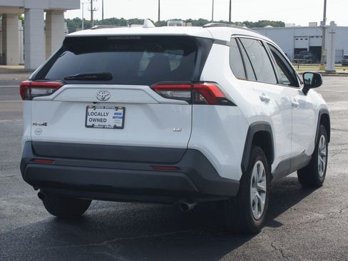 Used 2021 Toyota RAV4 LE FWD image 17