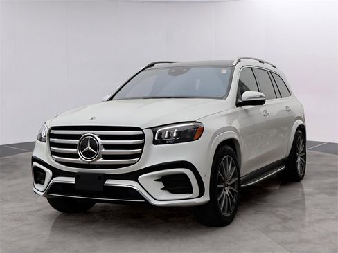 Certified 2025 Mercedes-Benz GLS 580 4MATIC image 3