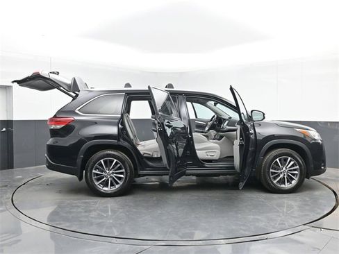 Used 2019 Toyota Highlander XLE image 55