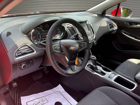 Used 2017 Chevrolet Cruze LT FWD image 16