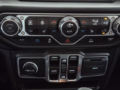 Used 2023 Jeep Wrangler Unlimited Sahara w/ Cold Weather Group image 21