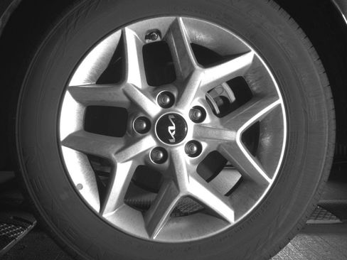 Used 2025 Kia Soul LX w/ LX Technology Package FWD image 14