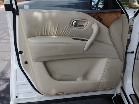 Used 2014 INFINITI QX80 4WD w/ Theater Package image 9