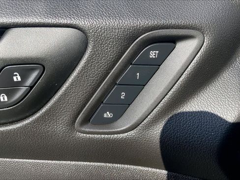 Used 2022 GMC Acadia AT4 w/ Technology Package image 14