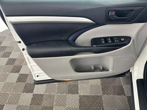 Used 2019 Toyota Highlander Plus w/ Protection Package #3 AWD/4WD image 18