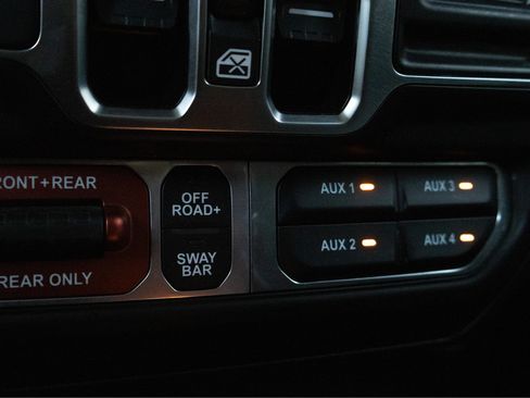 Used 2025 Jeep Wrangler Unlimited Rubicon AWD/4WD image 22