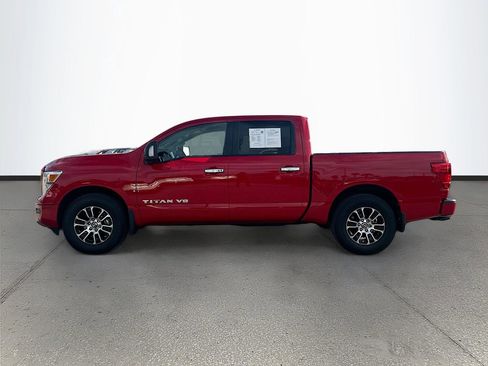 Used 2020 Nissan Titan SV w/ SV Convenience Package image 4