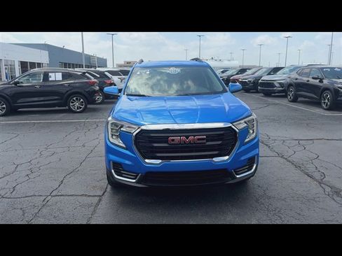 Certified 2024 GMC Terrain SLE w/ Driver Convenience Package FWD image 3