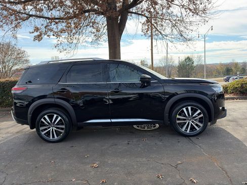 New 2025 Nissan Pathfinder Platinum image 8