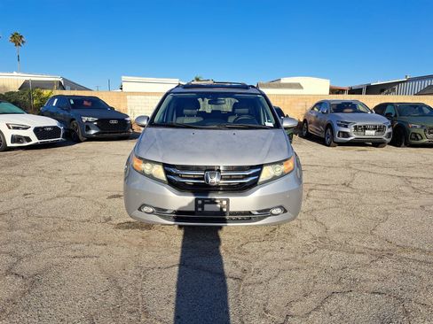 Used 2015 Honda Odyssey Touring image 2