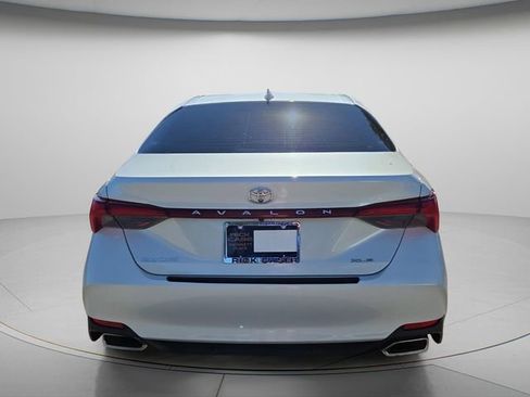 Used 2021 Toyota Avalon XLE w/ Moonroof Package FWD image 5