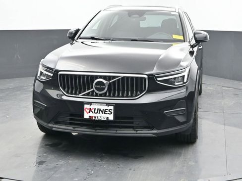 Used 2025 Volvo XC40 B5 Core AWD/4WD image 4