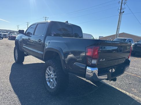 Used 2022 Toyota Tacoma SR image 5