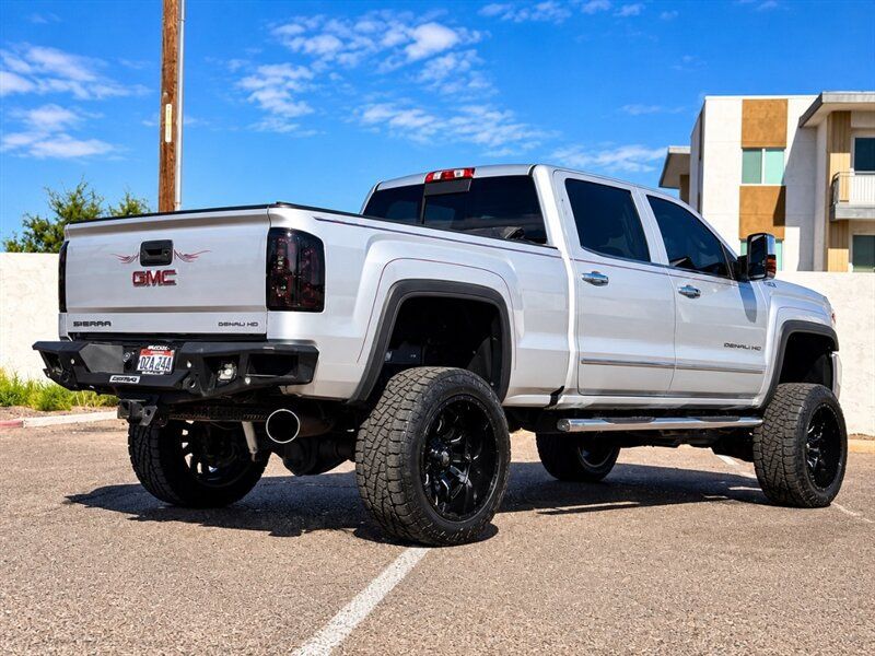 Used 2018 GMC Sierra 2500 SLT w/ Duramax Plus Package AWD/4WD image 5