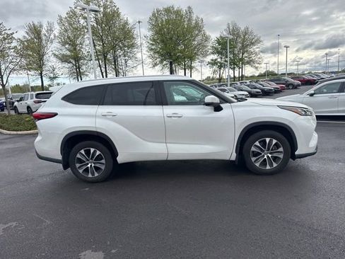 Used 2020 Toyota Highlander XLE AWD/4WD image 9