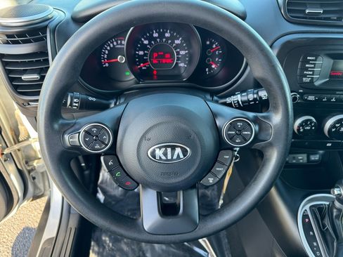 Used 2015 Kia Soul + image 23