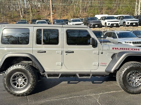 Certified 2022 Jeep Wrangler Unlimited Rubicon w/ Xtreme Recon 35" Tire Package AWD/4WD image 8