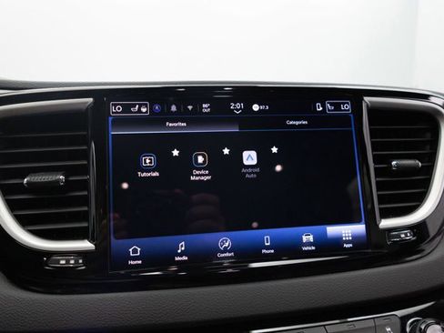 Used 2025 Chrysler Pacifica Select FWD image 3