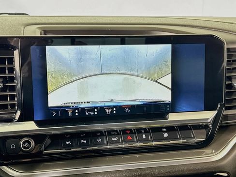 Used 2025 Chevrolet Silverado 1500 High Country AWD/4WD image 46