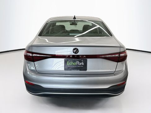 Used 2025 Volkswagen Jetta SE FWD image 7