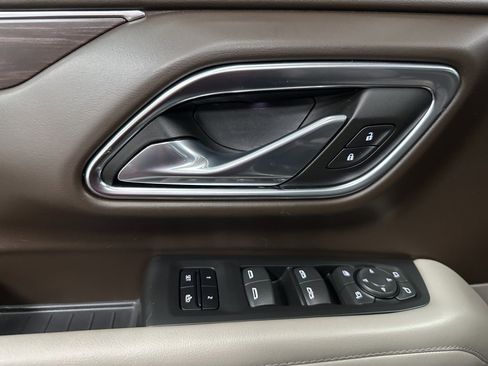 Used 2023 Chevrolet Suburban Z71 w/ Luxury Package image 17