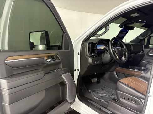 Used 2024 Chevrolet Silverado 2500 High Country w/ High Country Premium Package AWD/4WD image 12