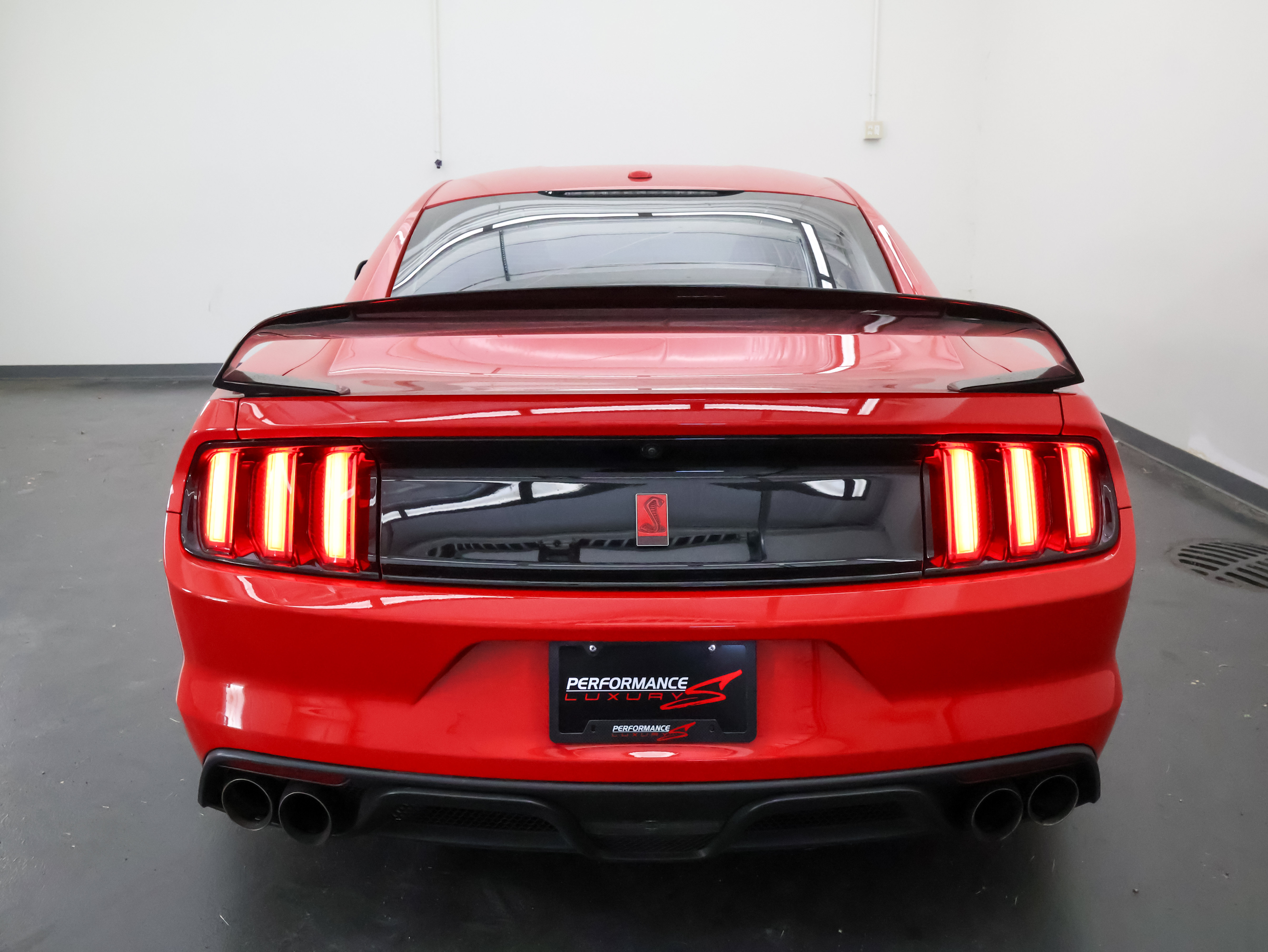 Used 2017 Ford Mustang Shelby GT350R w/ GT350R Equipment Group 920A RWD image 4