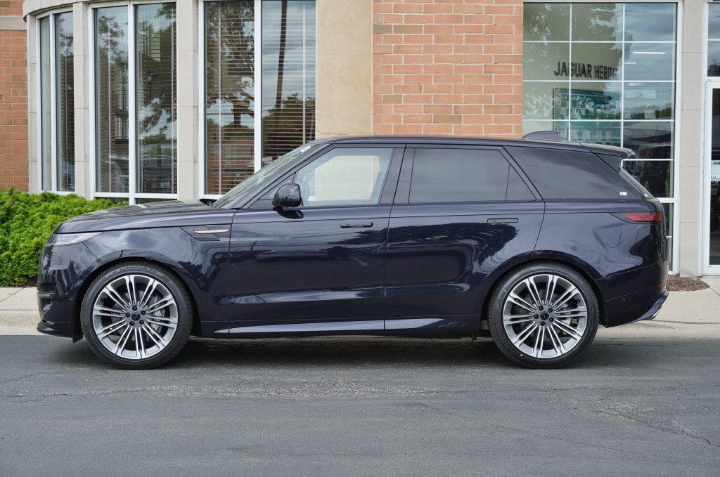 Used 2026 Land Rover Range Rover Sport Dynamic SE AWD/4WD image 2
