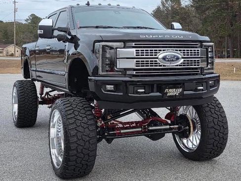 Used 2019 Ford F250 Platinum w/ Platinum Ultimate Package image 4