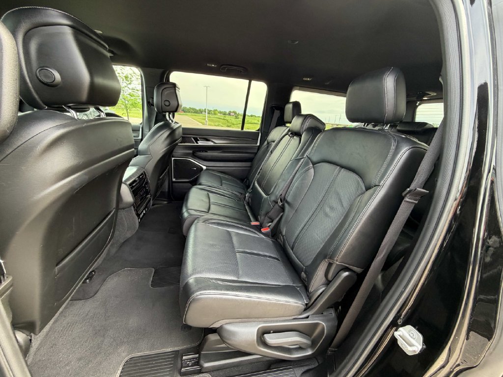 Used 2024 Jeep Wagoneer Series II w/ Flexible Seating Group AWD/4WD image 20
