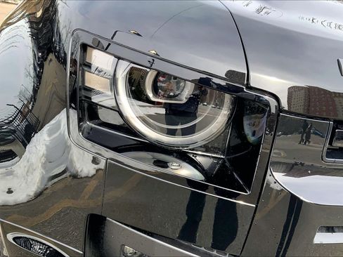 New 2026 Land Rover Defender 110 X-Dynamic SE image 13