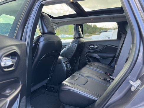 Used 2022 Jeep Cherokee Limited image 27