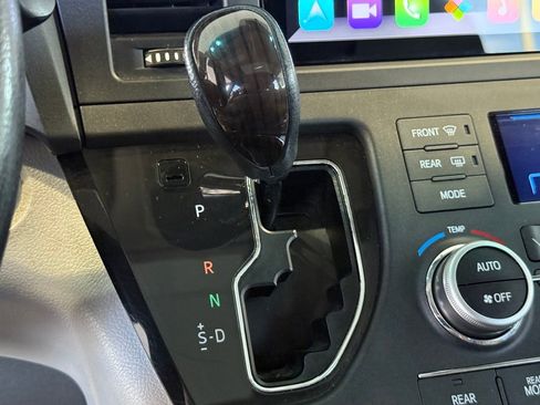 Used 2015 Toyota Sienna XLE w/ XLE Navigation Package image 27