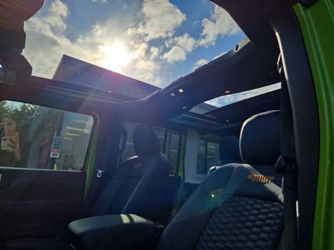 Used 2025 Jeep Wrangler Sport S image 30