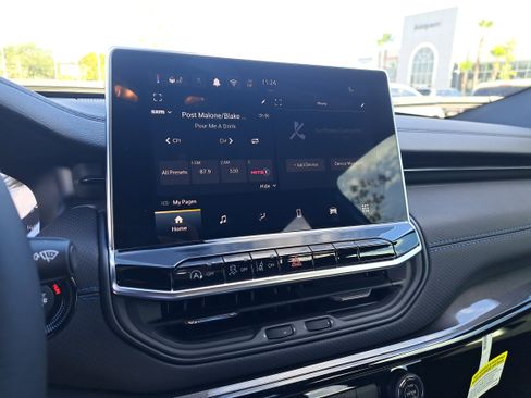 New 2026 Jeep Compass Latitude image 16