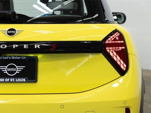 Certified 2025 MINI Cooper S image 11