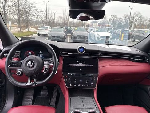 Certified 2023 Maserati Grecale Modena image 10