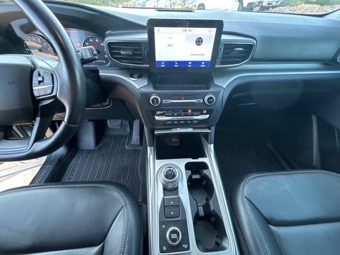 Used 2020 Ford Explorer XLT w/ Equipment Group 202A AWD/4WD image 19
